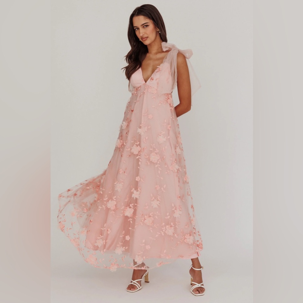 Selfie Leslie Chantilly Tied Shoulder Maxi Dress Blush